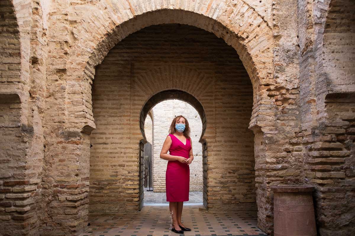 La delegada de Turismo, Comercio y Consumo de Jerez, Isabel Gallardo, tras una entrevista con este medio, en el Alcázar. FOTO: MANU GARCÍA