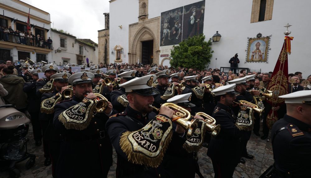 Rosario de Cádiz interpretando las primeras marchas tras el misterio.   CANDELA NÚÑEZ