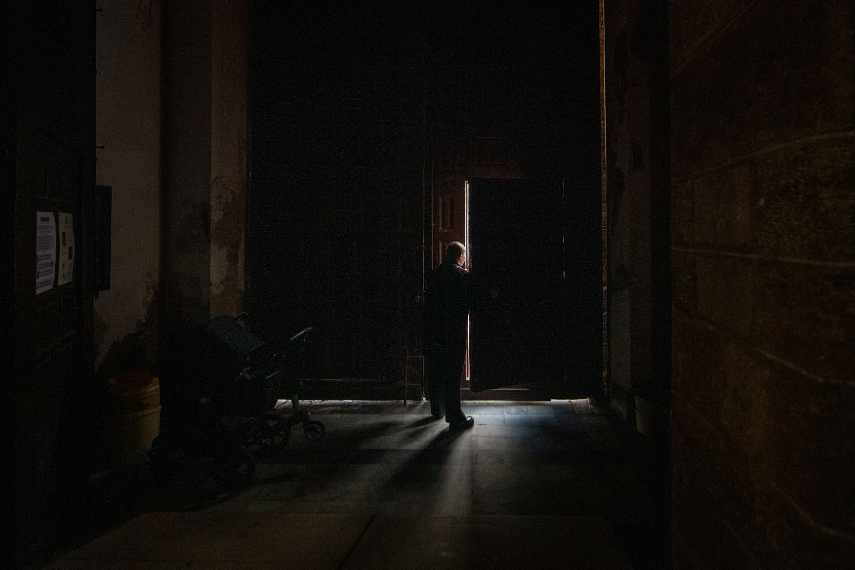  El Santo Entierro no salva el Sábado Santo en Cádiz.