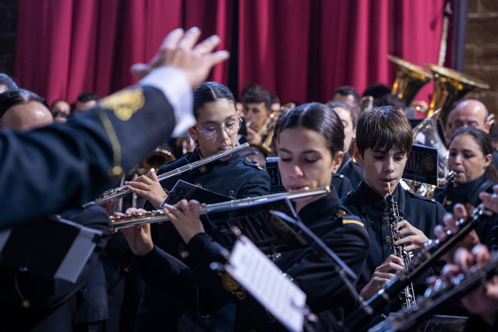  El Santo Entierro no salva el Sábado Santo en Cádiz.