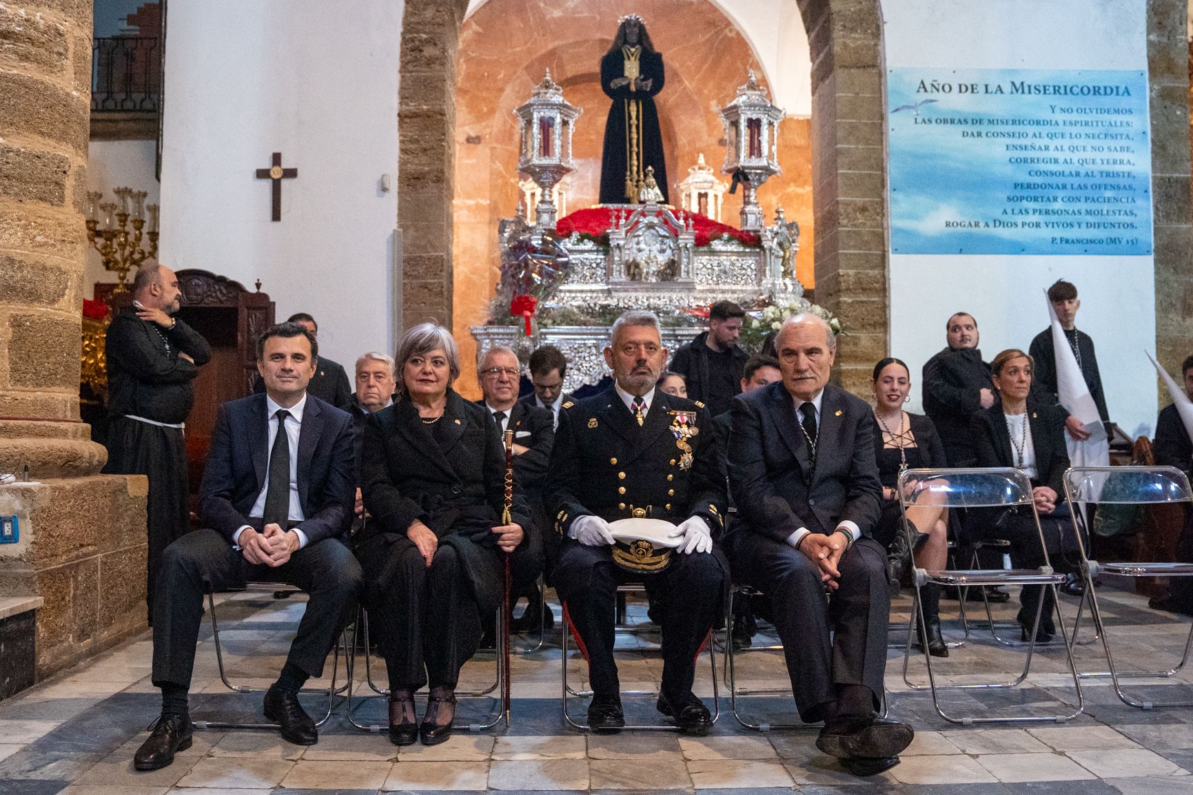  El Santo Entierro no salva el Sábado Santo en Cádiz.