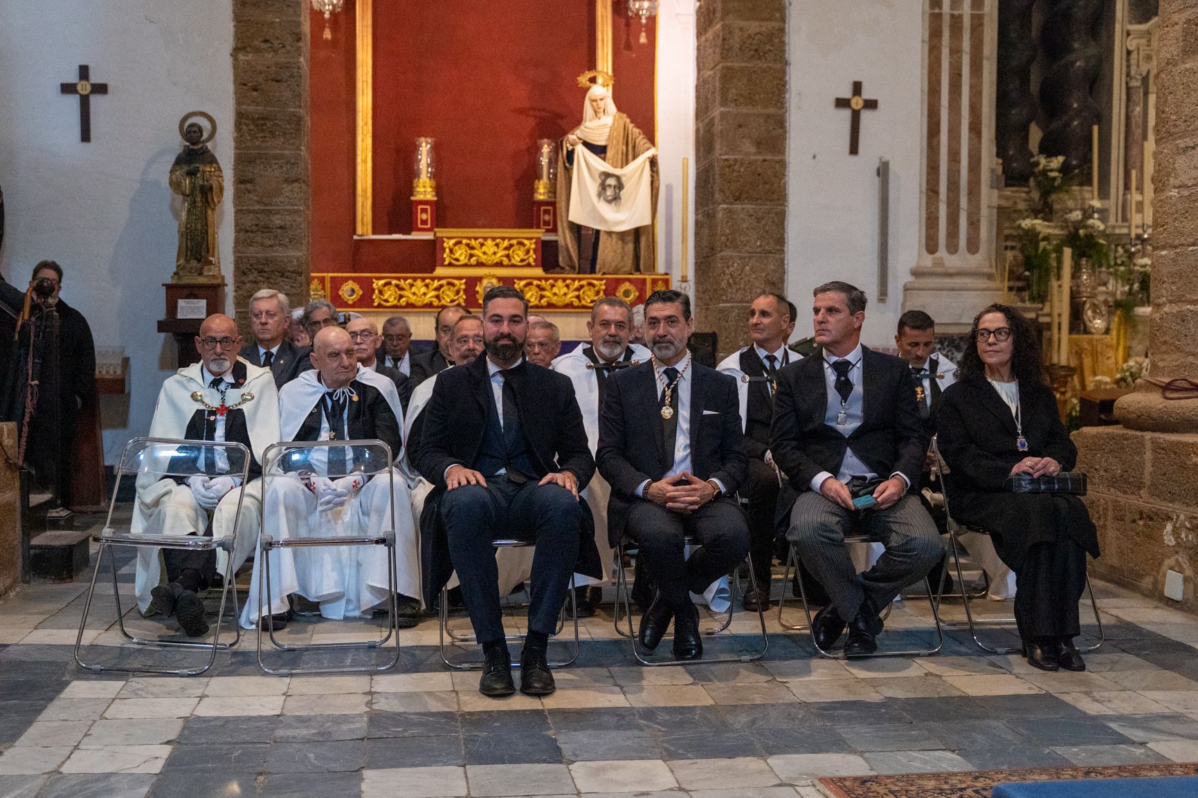  El Santo Entierro no salva el Sábado Santo en Cádiz.