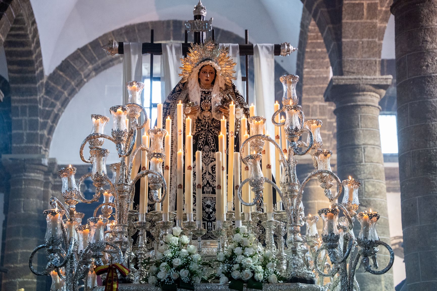  El Santo Entierro no salva el Sábado Santo en Cádiz.