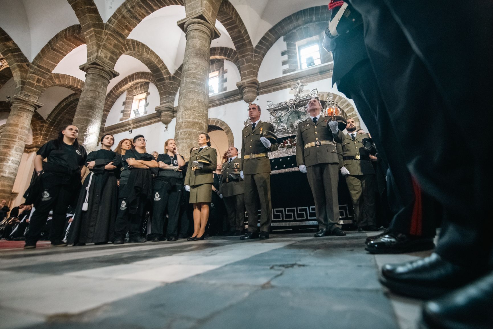  El Santo Entierro no salva el Sábado Santo en Cádiz.