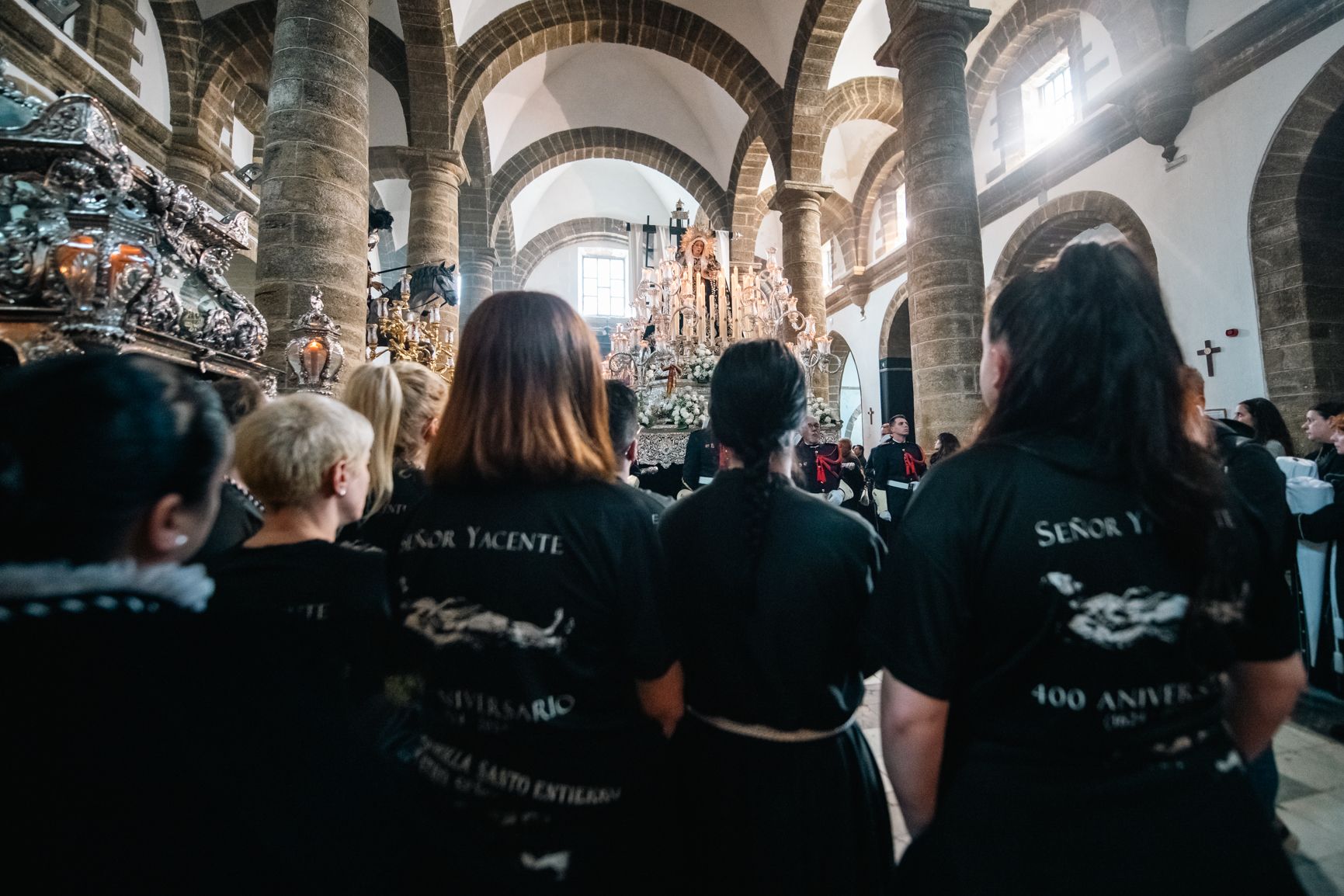  El Santo Entierro no salva el Sábado Santo en Cádiz.
