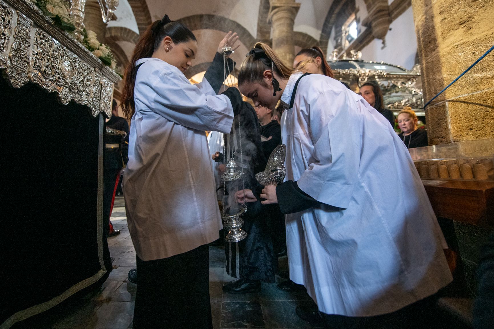  El Santo Entierro no salva el Sábado Santo en Cádiz.