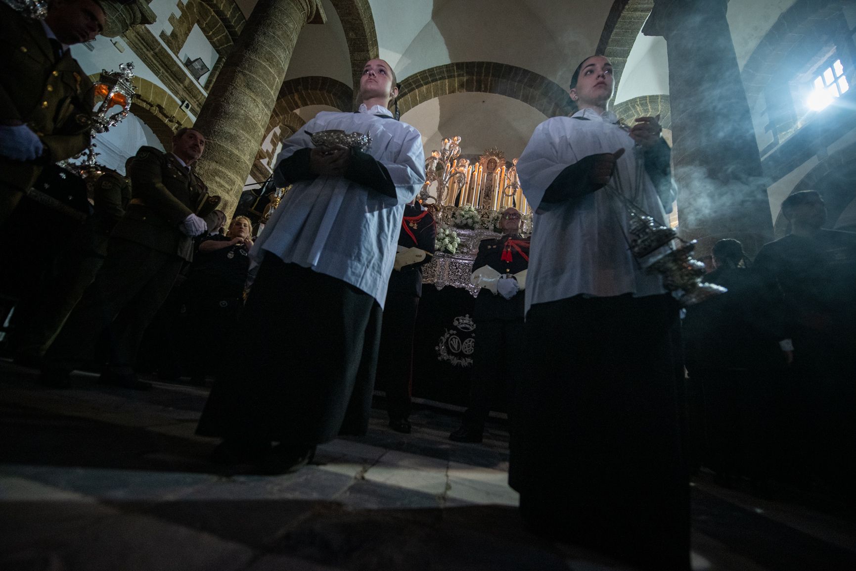  El Santo Entierro no salva el Sábado Santo en Cádiz.