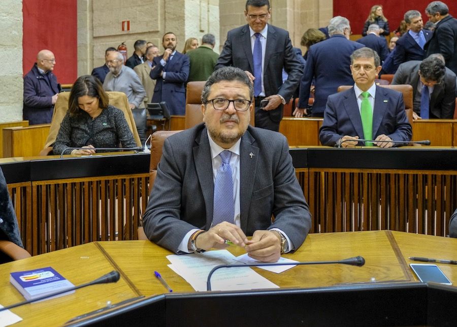Francisco Serrano, durante la sesión de investidura del Gobierno de PP y Cs apoyado por Vox.