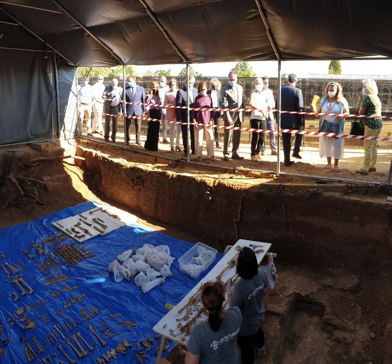 Carmen Calvo, Juan Espadas y el resto de la comitiva en Pico Reja. Foto: Ayuntamiento de Sevilla