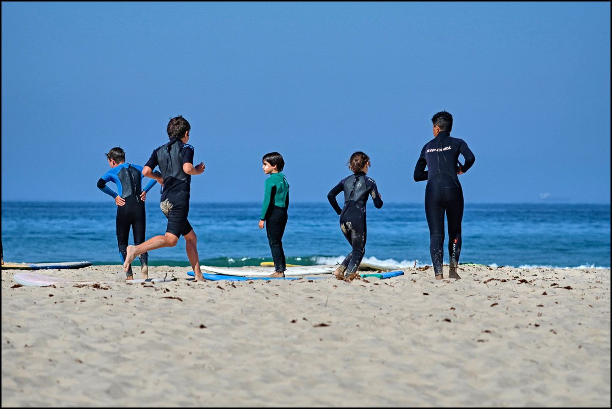 Escuela infantil de surf en Tarifa, en una imagen del pasado verano.