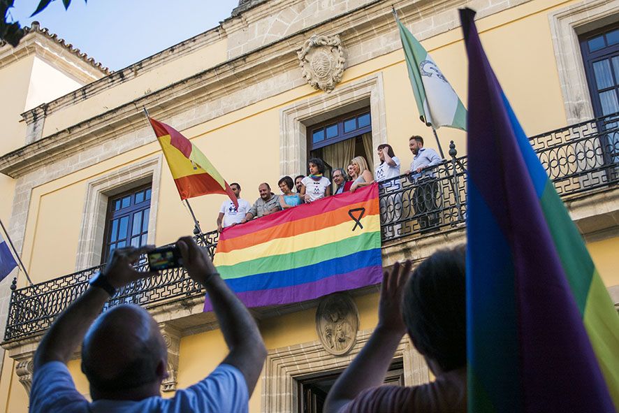 bandera_gay_ayuntamiento_2015_03.jpg
