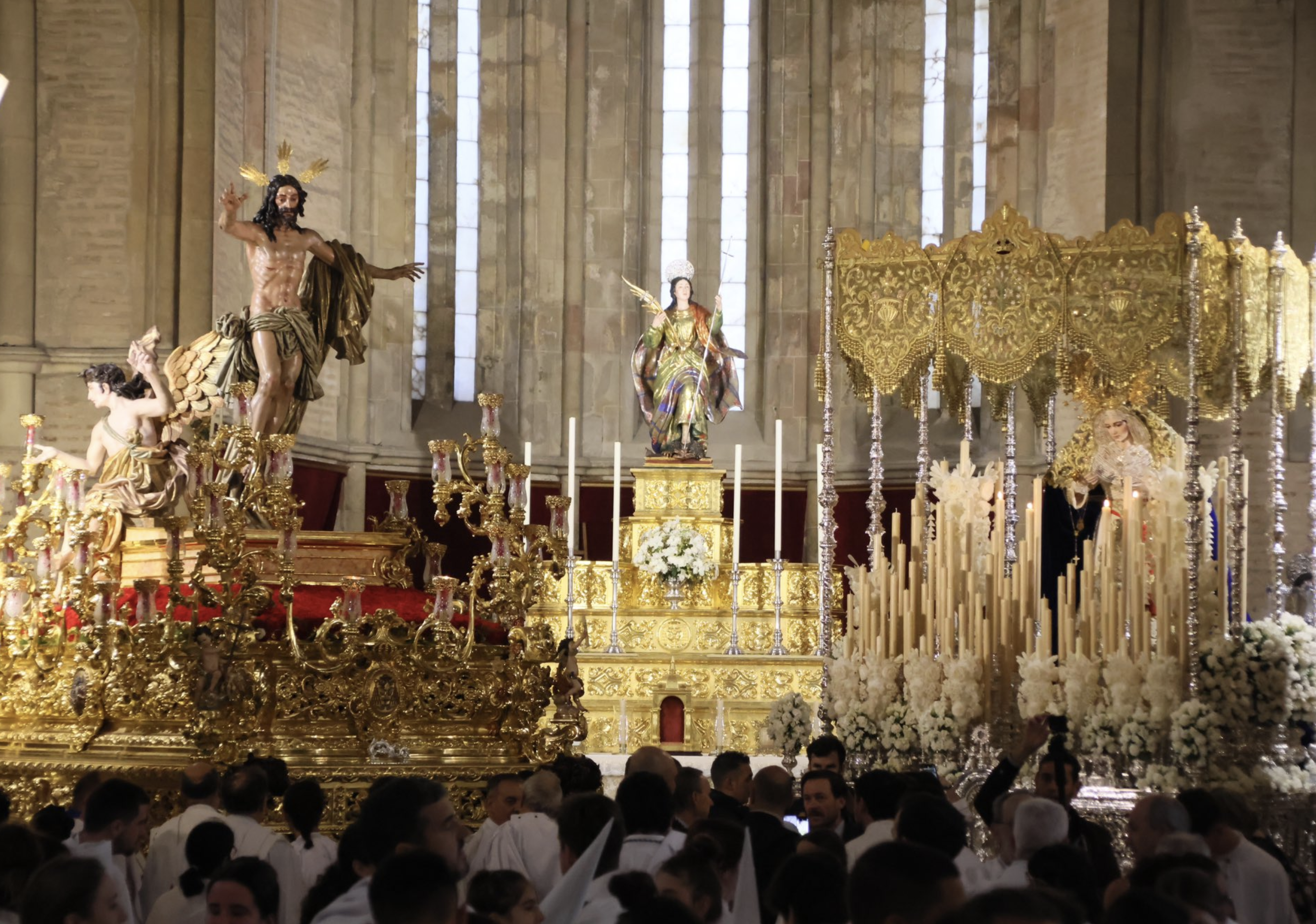 Imagen de los titulares de la Hermandad de la Sagrada Resurrección de Sevilla.