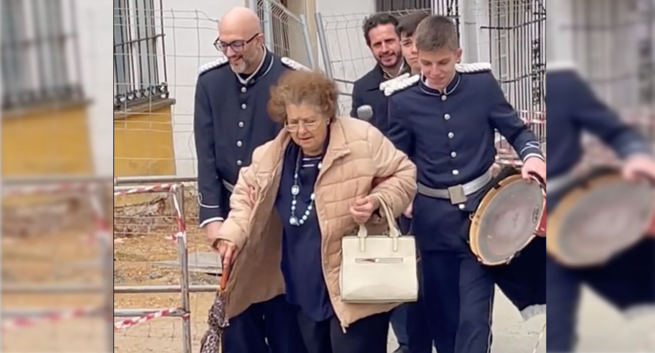 El gran momento protagonizado por una abuela y cuatro músicos.