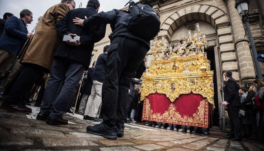 En la tarde del Domingo de resurrección el misterio de la hermandad de La Exaltación pudo volver a la Iglesia de Las Viñas de Jerez