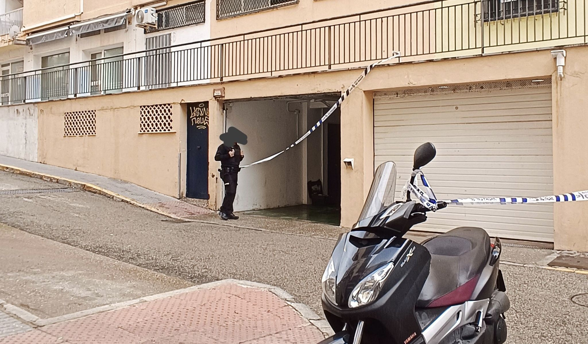 El garaje donde ha tenido lugar el homicidio en Cádiz.