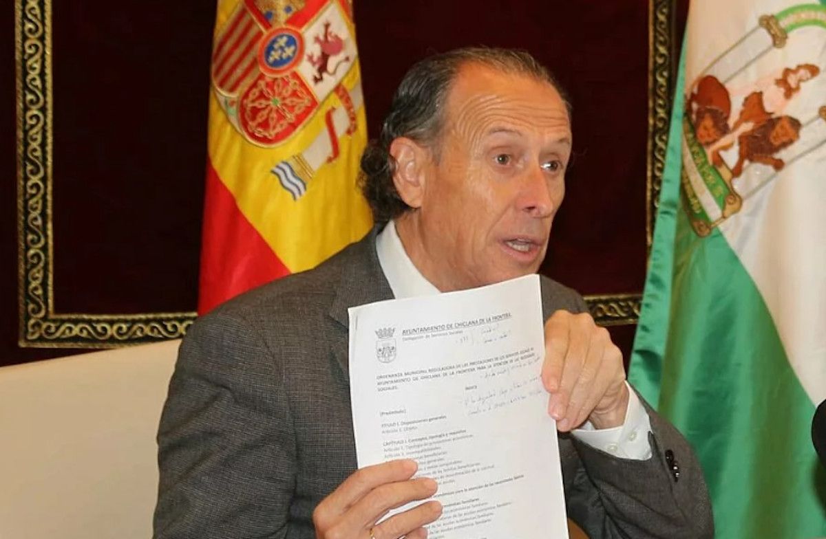 El alcalde de Chiclana, Jose María Román, anuncia el aumento del periodo de las ayudas de Servicios Sociales. El alcalde de Chiclana, Jose María Román, anuncia el aumento del periodo de las ayudas de Servicios Sociales.