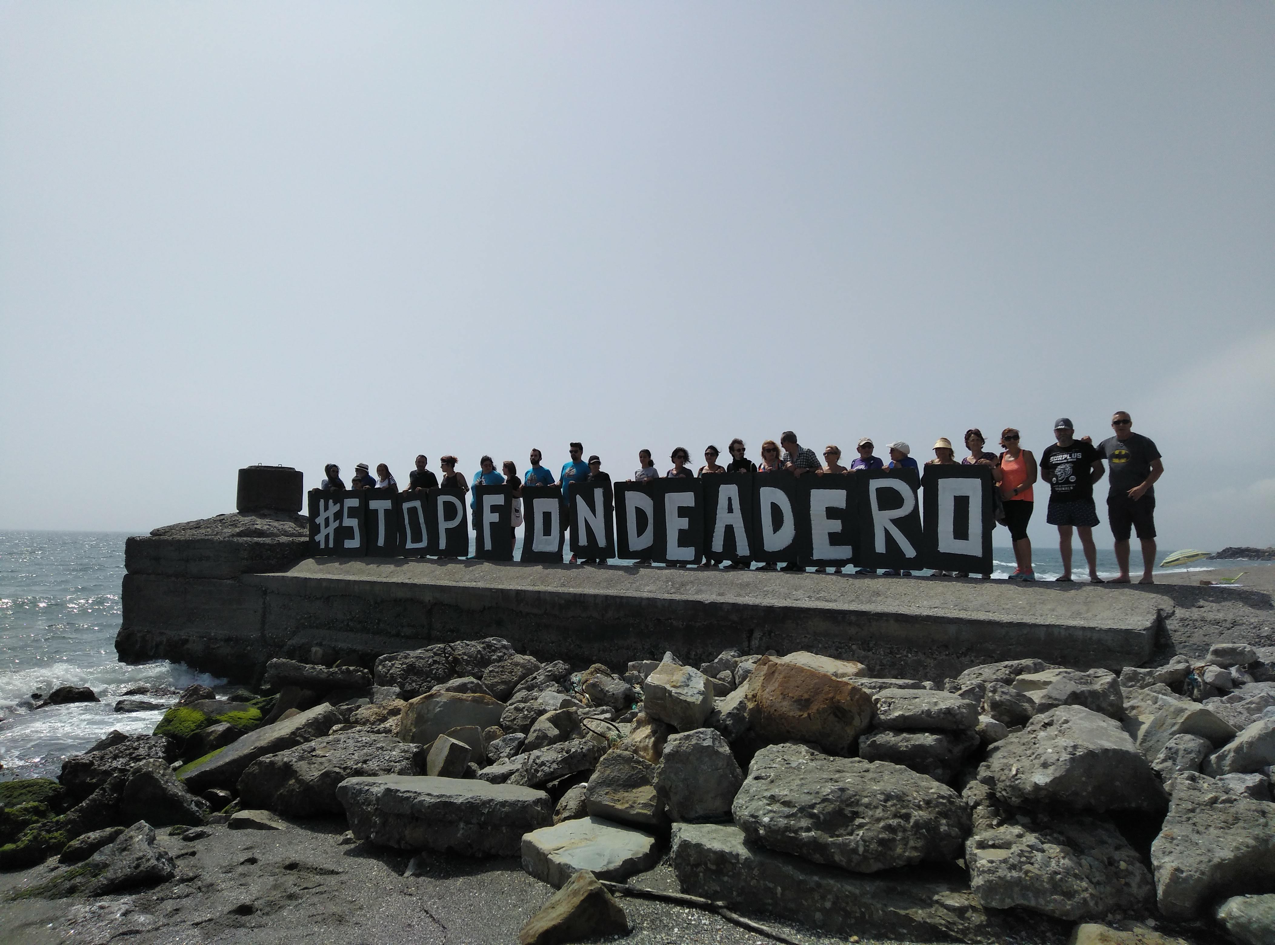 El grupo ecologista Verdemar, en contra del fondeadero de buques frente a las playas de La Línea y San Roque.