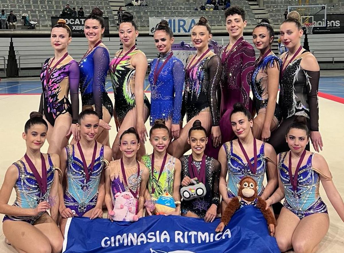 El club de gimnasia rítmica CGR de Jerez arrasa en un torneo con más de 50 medallas.
