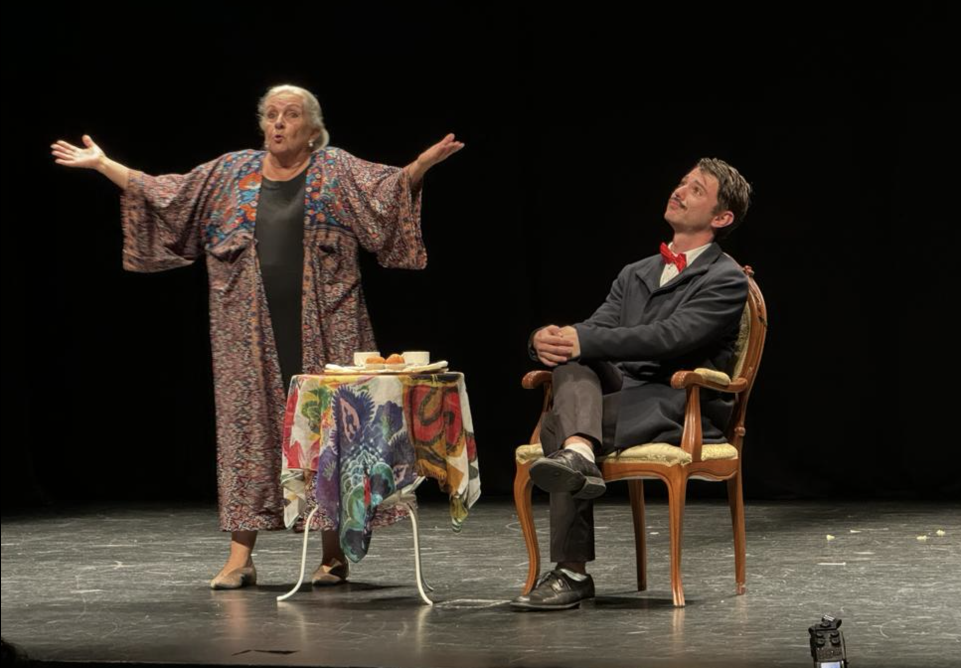 Taetro celebra el 25 cumpleaños del Teatro Moderno de Chiclana con una merienda.