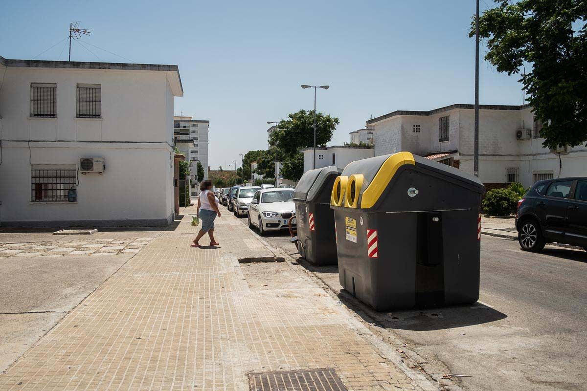 El contenedor en el que depositaron el cuerpo, La Fiscalía pide casi 12 años de prisión para el sospechoso de asesinar a una mujer y arrojarla en un contendor en Jerez.  FOTO: MANU GARCÍA