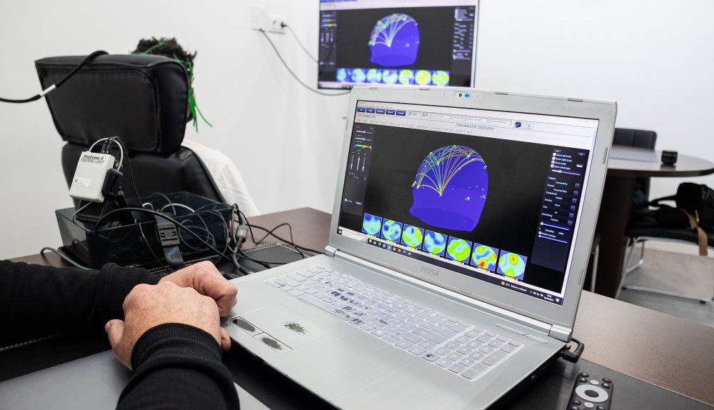 Software con la información de la actividad cerebral.