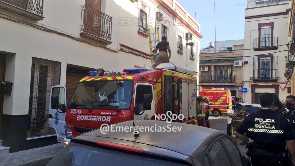 Bomberos acudiendo al incendio en la Macarena de Sevilla. Foto: Emergencias Sevilla