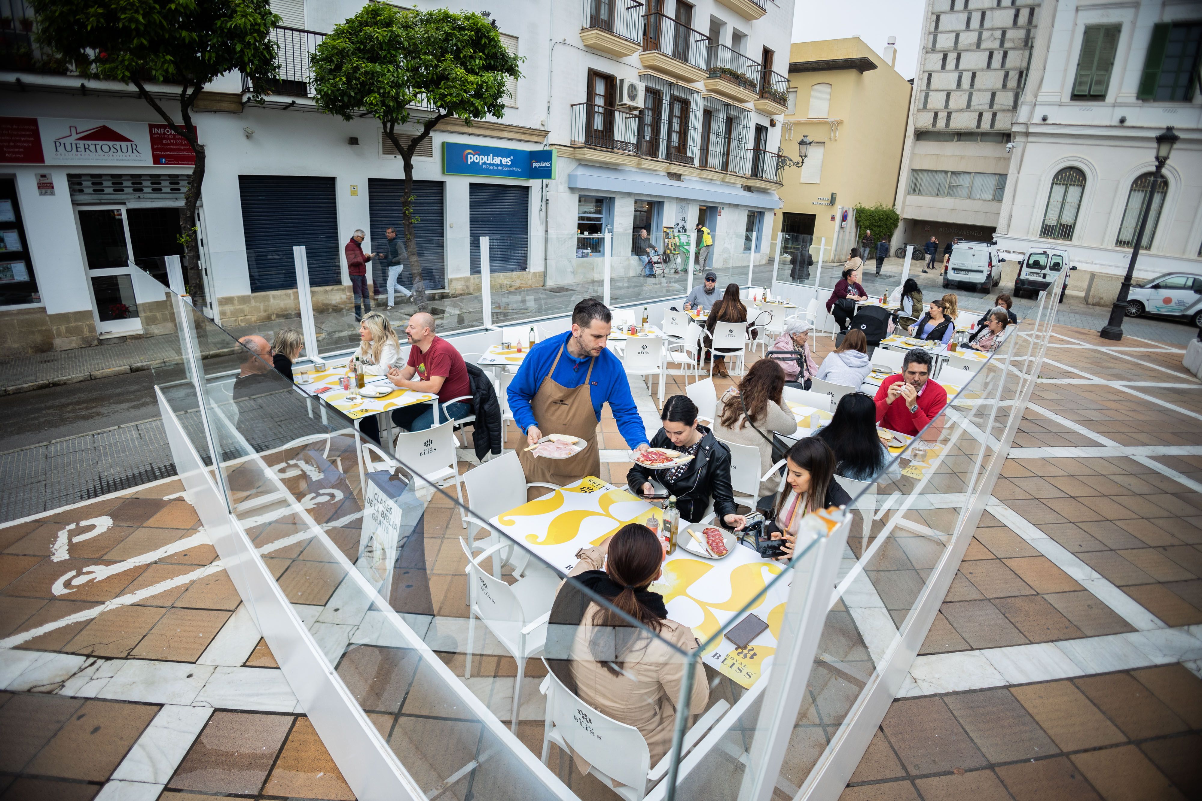 Terraza ubicada frente al Ayuntamiento de El Puerto.