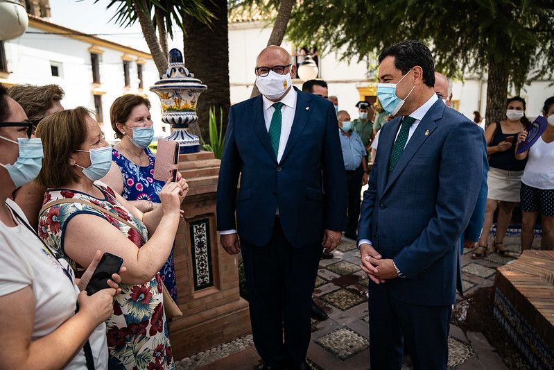 El presidente de la Junta de Andalucía, Juan Manuel Moreno, en una visita reciente a La Rambla (Córdoba).