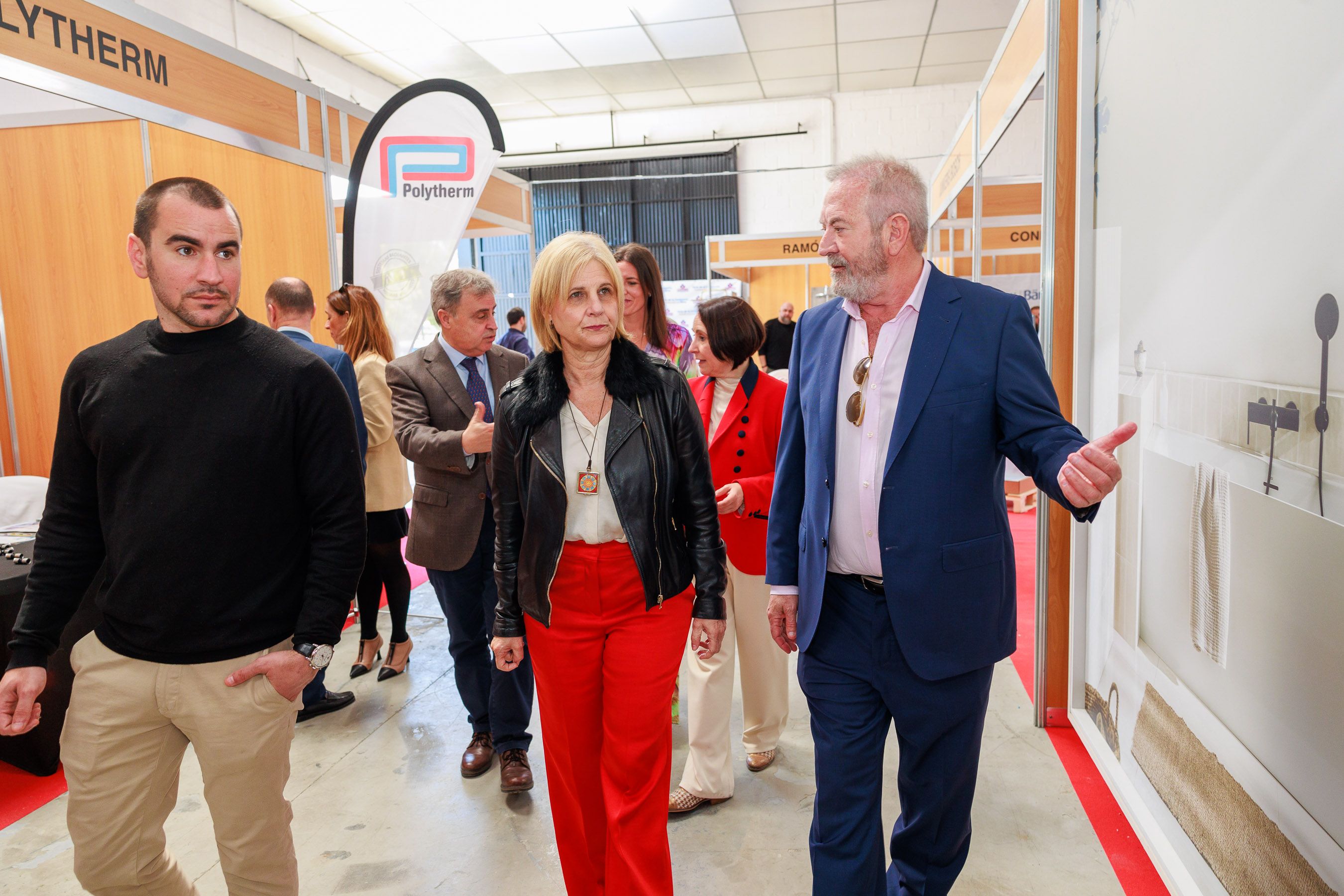La alcaldesa, María José García-Pelayo, con Rafael Pérez, dueño de Tubesan.
