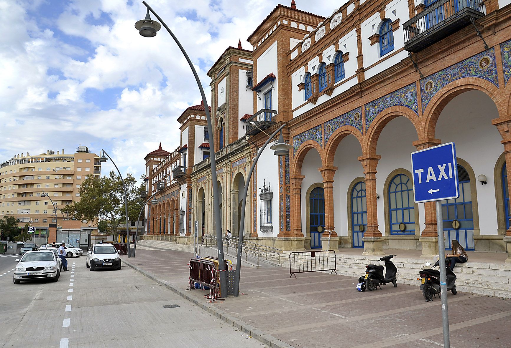 remodelacion_parada_taxis_en_pza_la_estacion.jpg