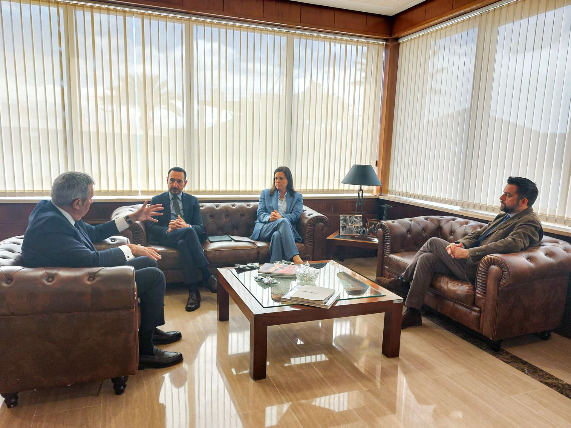 El Ayuntamiento estudia crear un centro de empresas en San Fernando. La alcaldesa durante la reunión con la Fundación Incyde.