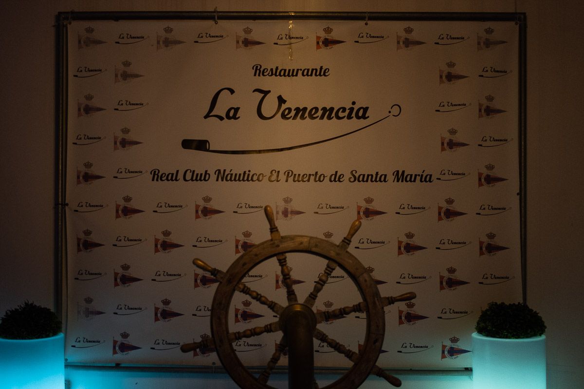 Entrada de La Venencia en el Club Náutico. FOTO: MANU GARCÍA