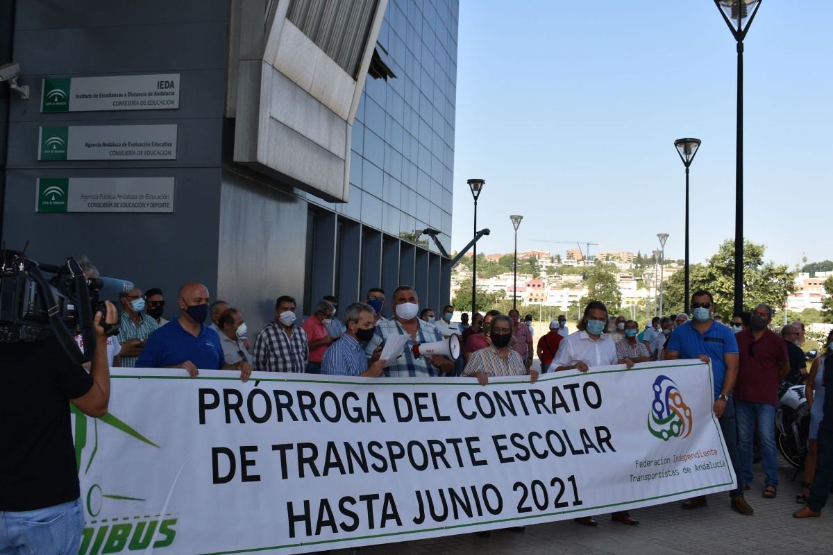 Manifestación del sector del transporte escolar. Foto: Atedibus