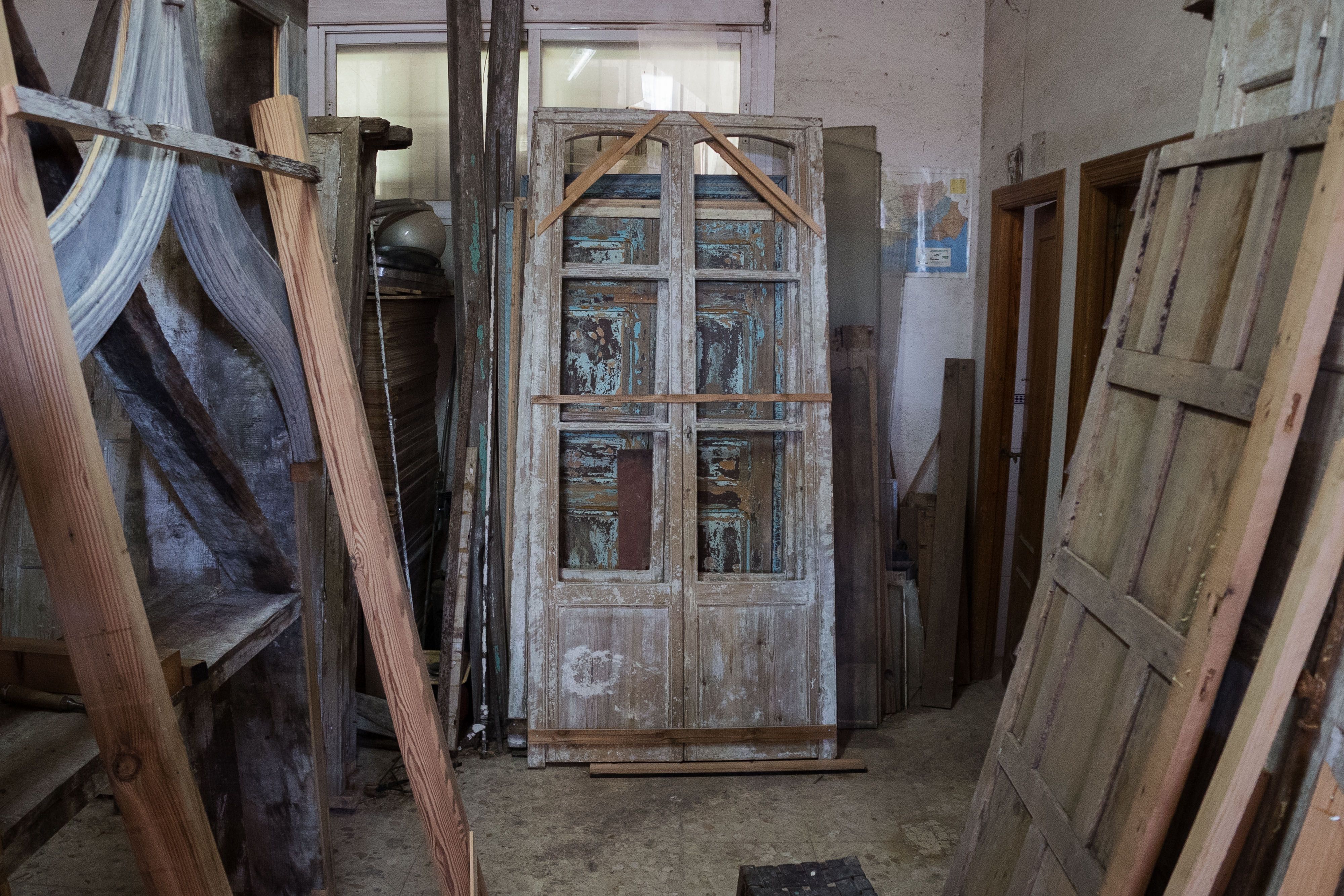 Proyecto AQUA un lugar de recuperación de maderas viejas