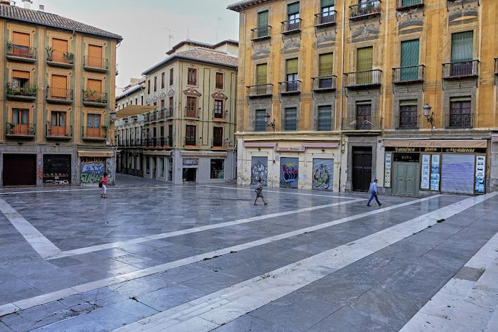 Las calles vacías de Granada.