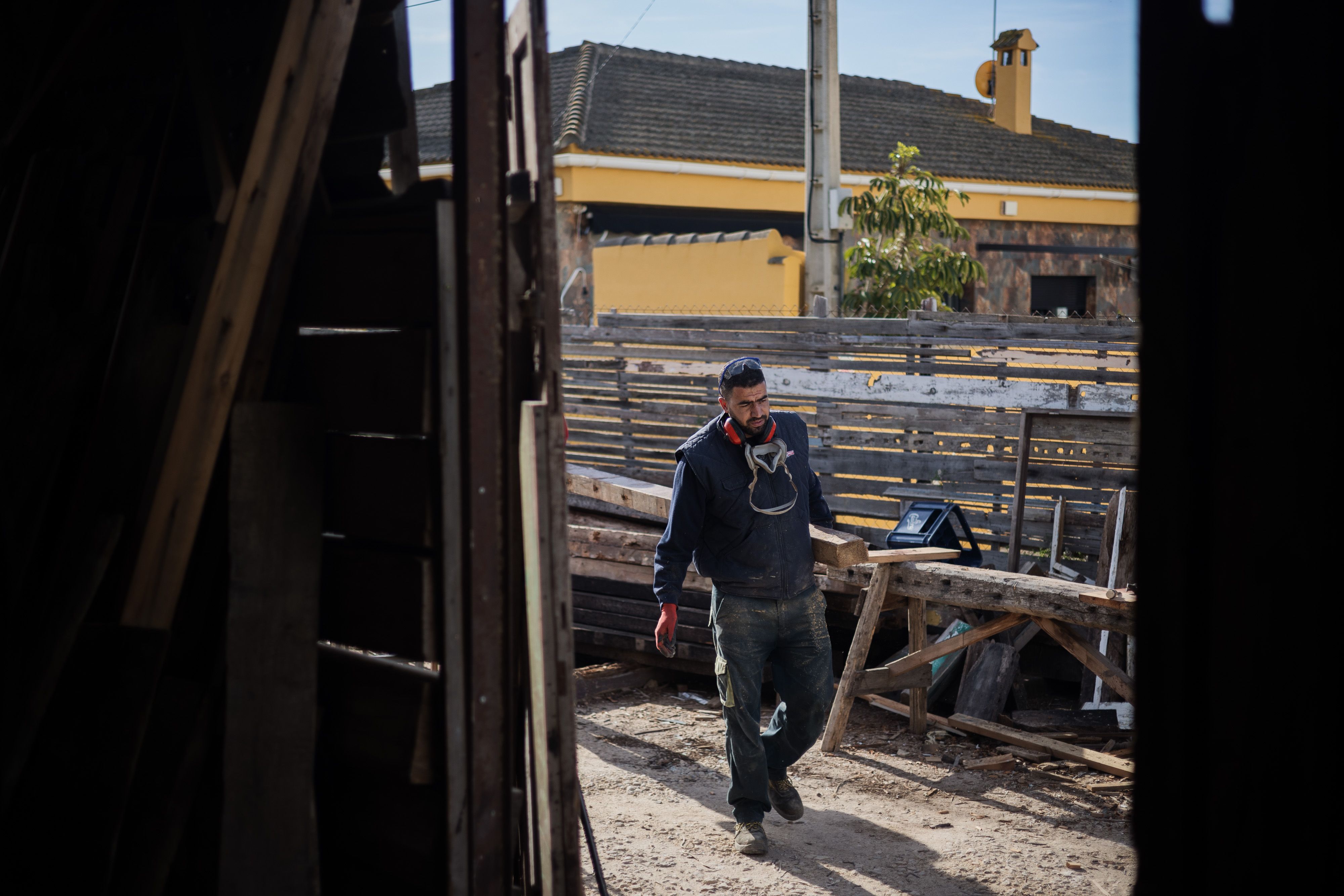 Proyecto AQUA un lugar de recuperación de maderas viejas