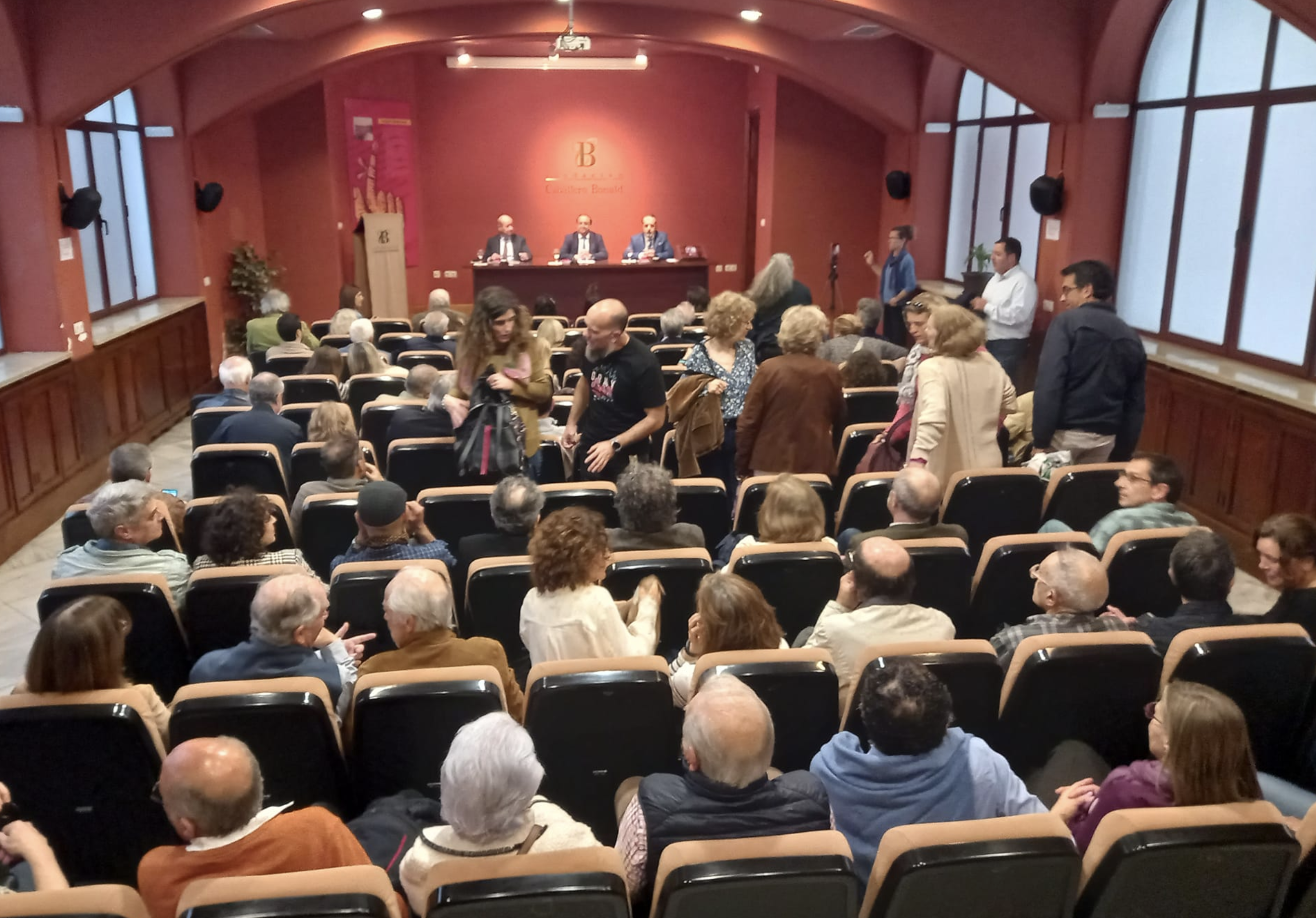 Lleno en la Fundación Caballero Bonald en un acto de poesía.