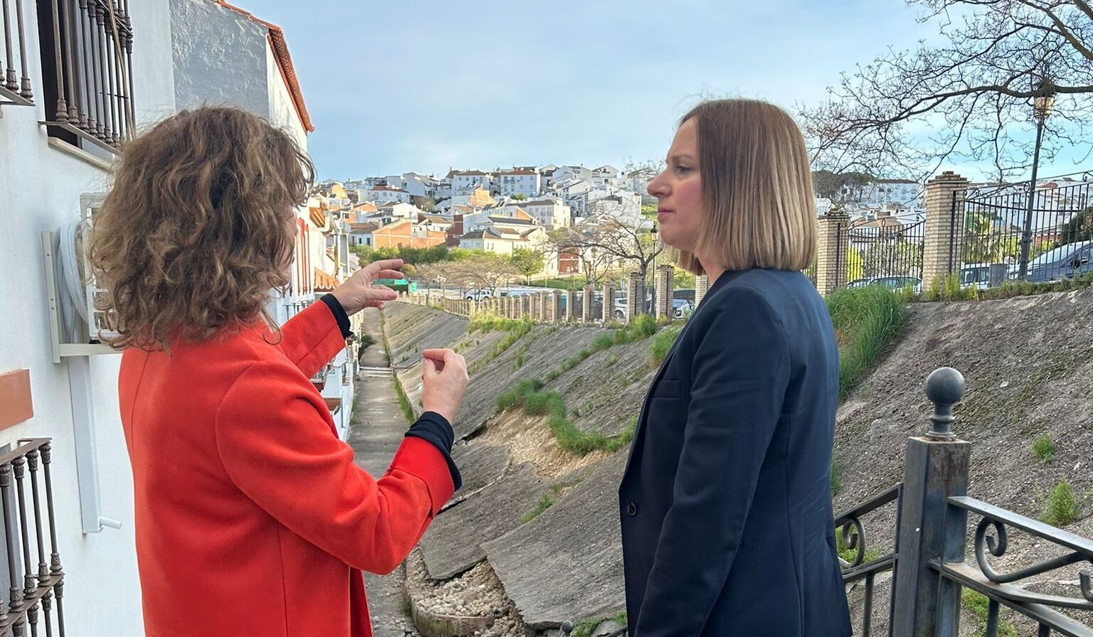 Un momento de la visita del PSOE a Arcos, donde ha denunciado la situación del PFEA en la Sierra.