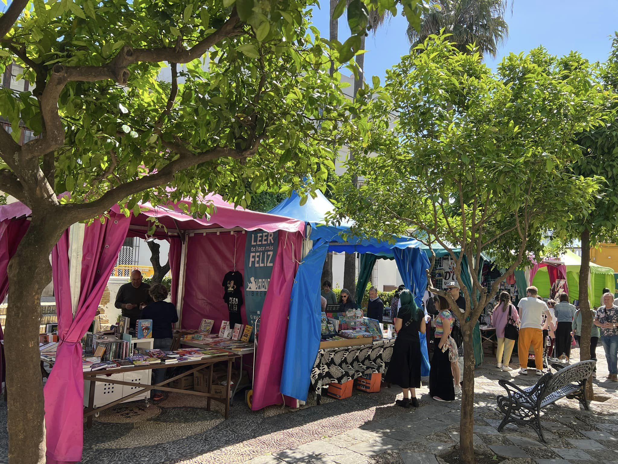 Feria del libro en El Puerto en una edición pasada. Feria del libro en El Puerto en una edición pasada.