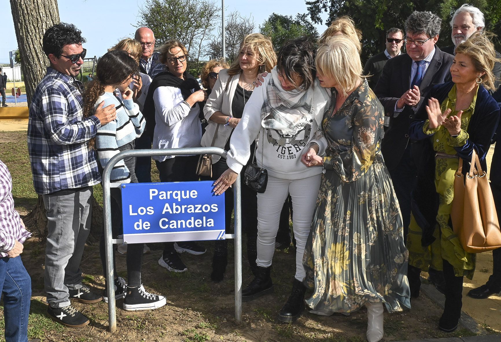 Jerez inaugura un parque en homenaje a Candela Corrales, una pequeña