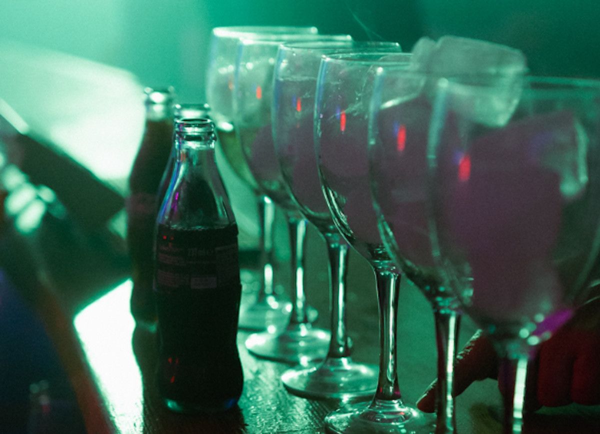 Cierra Kapote, un pub mítico del centro de El Puerto. KAPOTE Cierra Kapote, un pub mítico del centro de El Puerto. KAPOTE