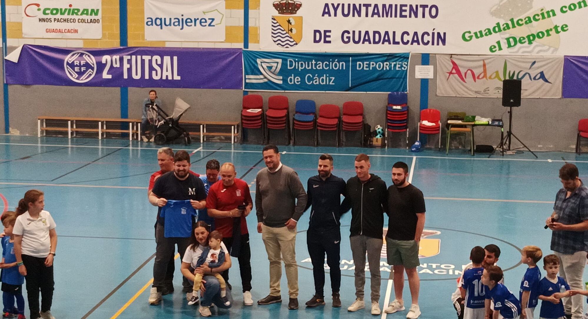 Algunos de los participantes del torneo a favor del pequeño Martín.