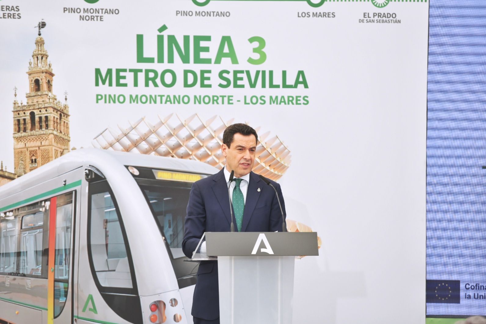 Juanma Moreno, en el acto de este lunes, ha anunciado la actualización del proyecto de la Línea 2.
