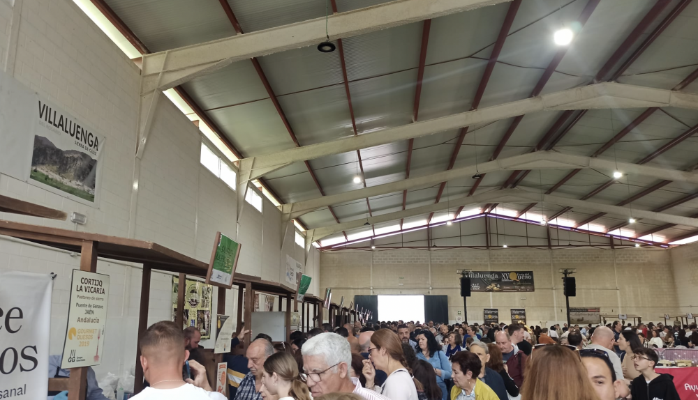 Lleno total en la feria del queso de Andalucía.