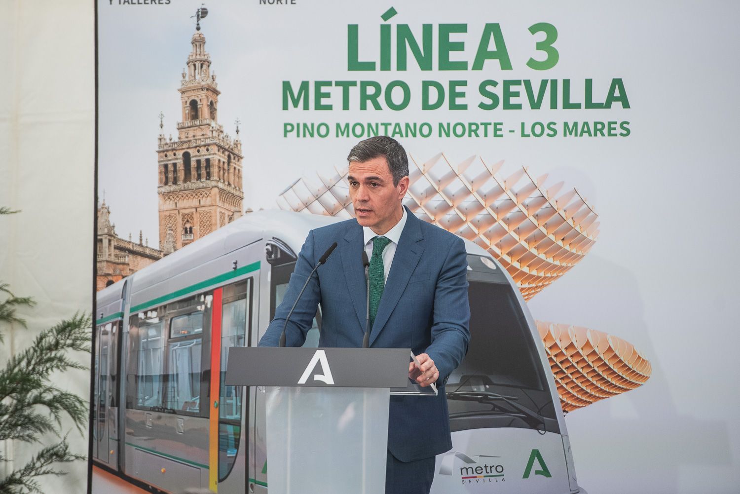 Adiós a la 'golden visa'. Pedro Sánchez, durante el acto de inauguración de las obras de la línea 3 de Metro de Sevilla. 
