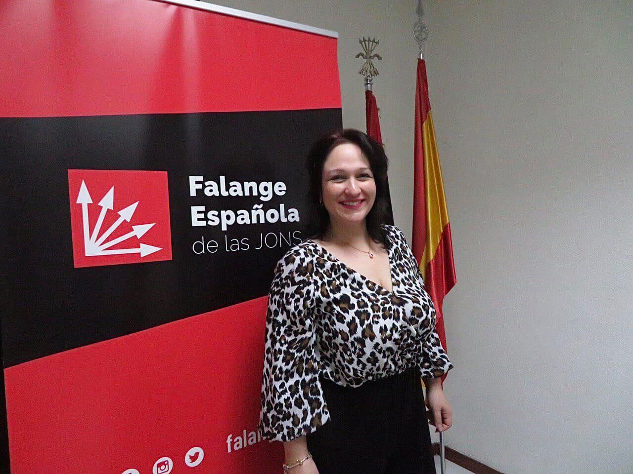 Luz Belinda Rodríguez, tras llegar a un acuerdo con Falange, presumiblemente en su sede.