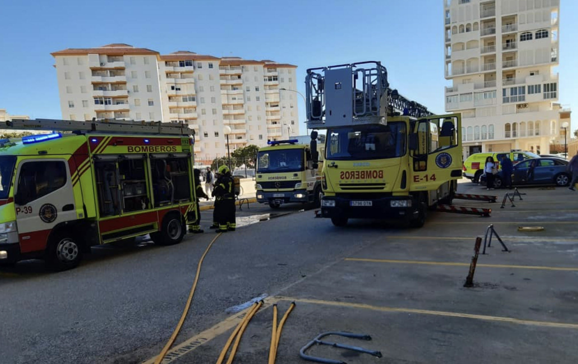 Incendio en el salón de un apartamento del Paseo Marítimo de Valdelagrana.