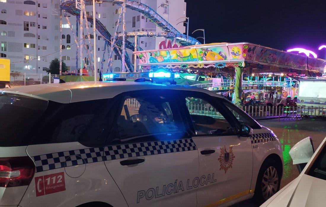 La Policía Local, la noche de este viernes en la clausura de las atracciones. FOTO: Valdelagrana En Lucha