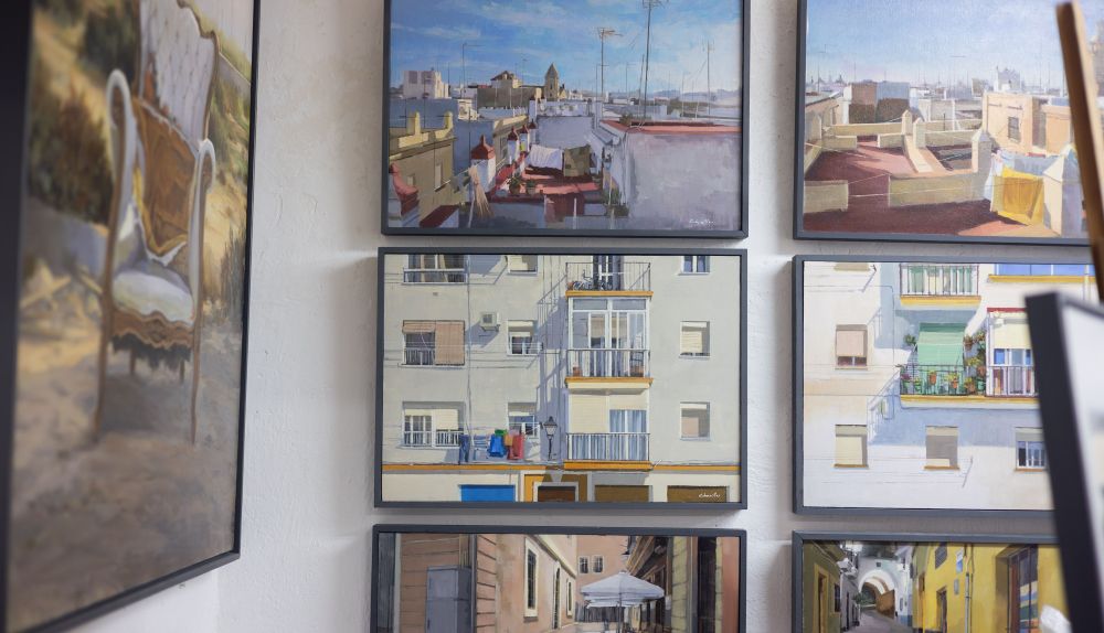 Algunas de las obras de Cabanillas, en su estudio de Cádiz.