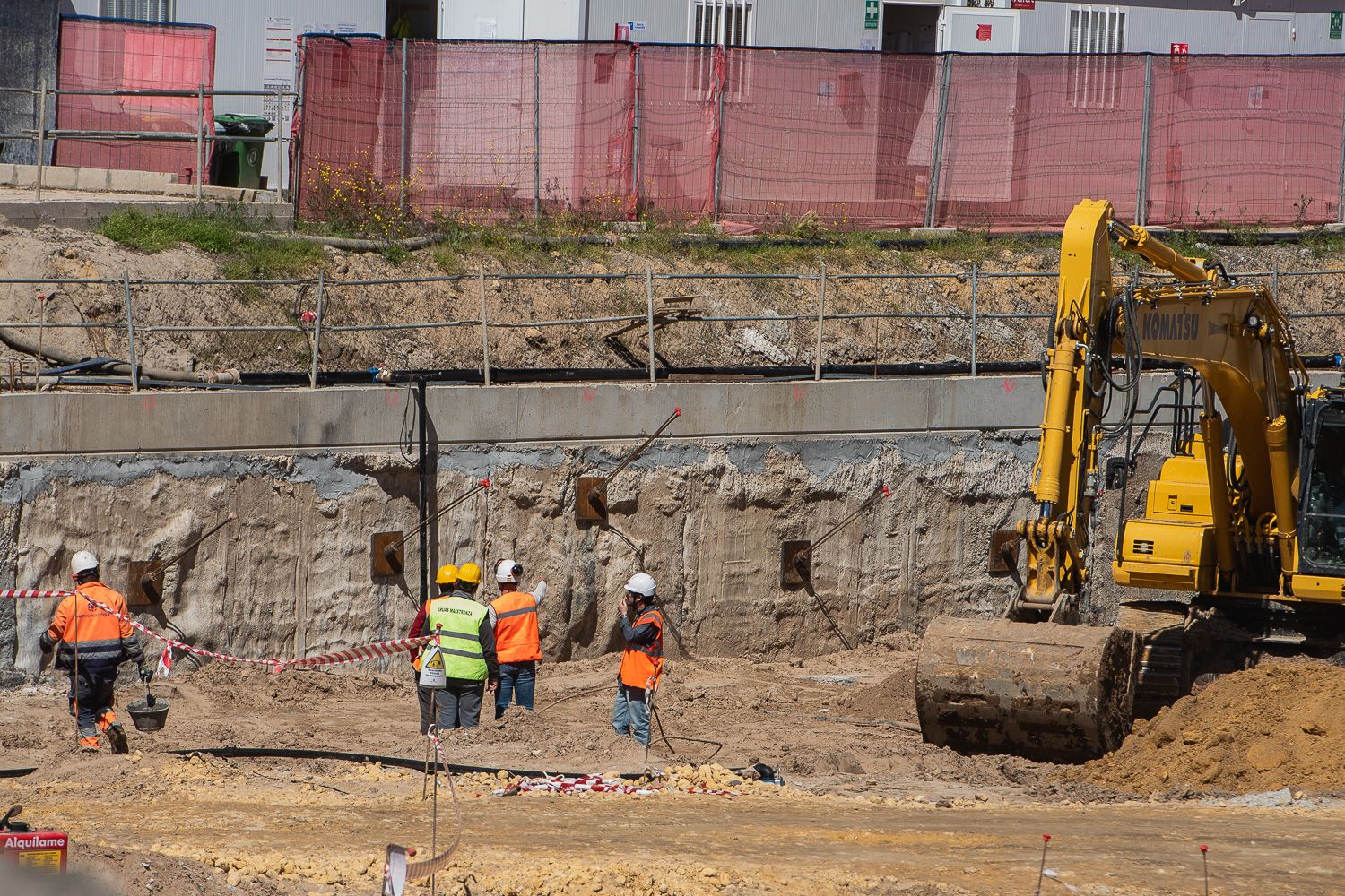 Una obra en Sevilla, que a partir de la próxima semana tendrá hora límite e incluso paralización si los grados son inaguantables.